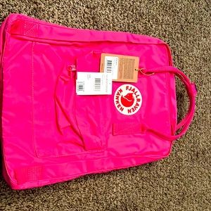Brand new Fjallraven Kanken backpack in Flamingo Pink